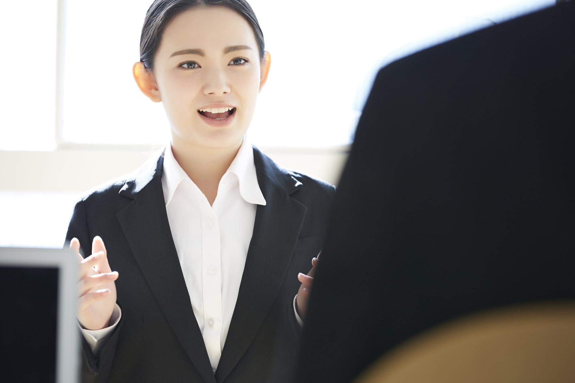 転職活動をしている女性