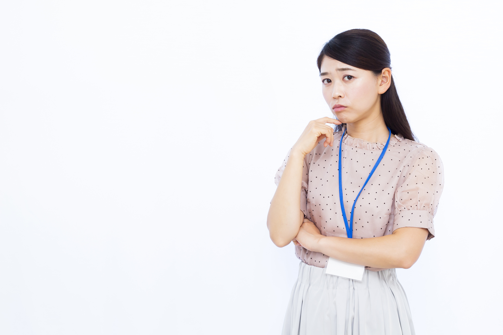 悩む女性