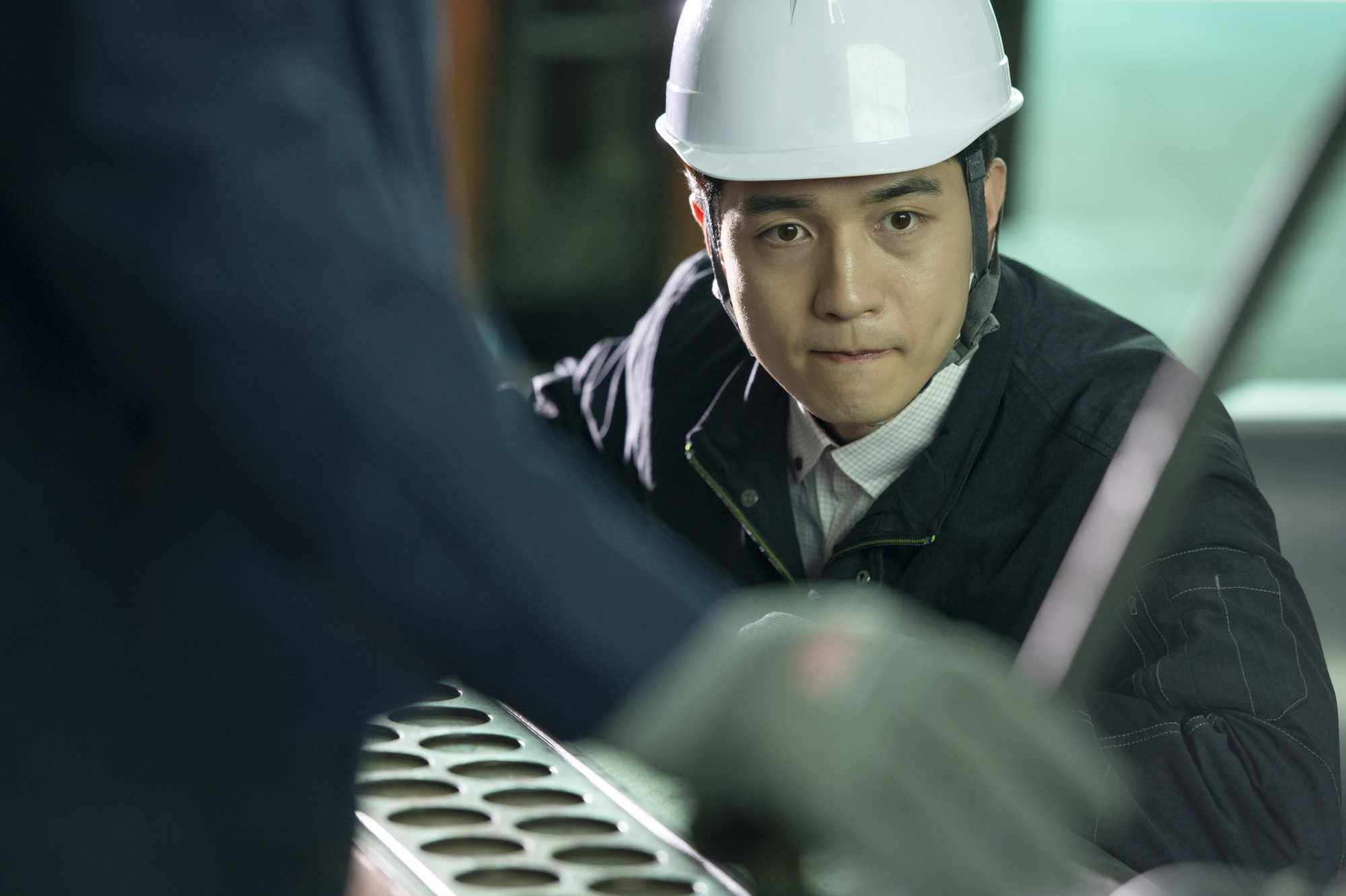 工場で働く男性