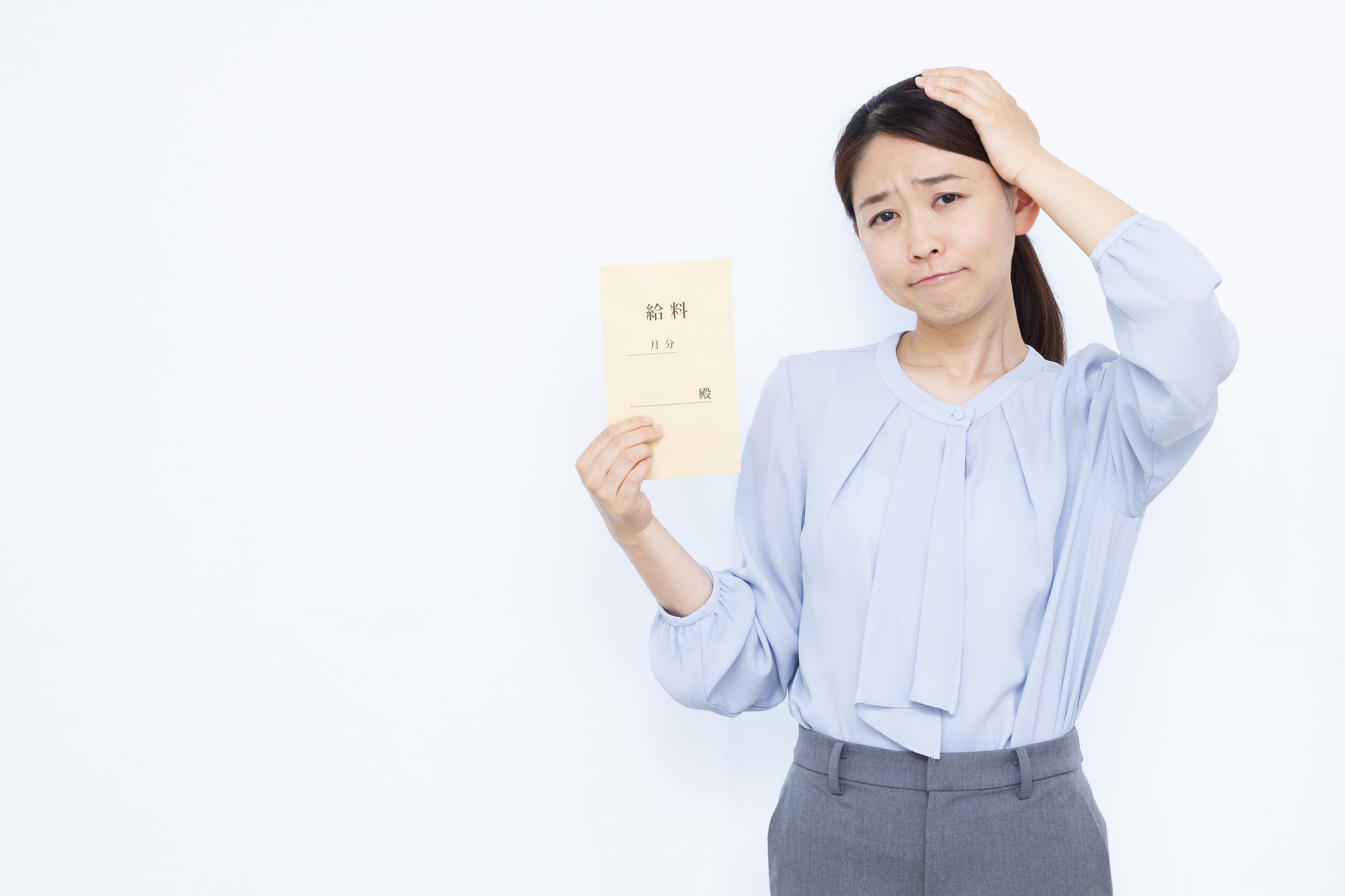 頭を抱える女性