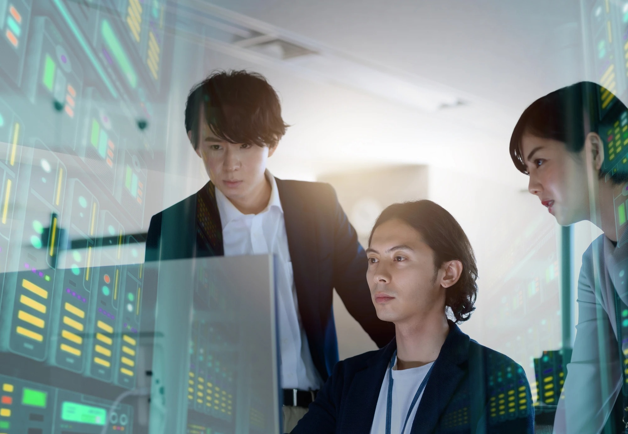 3人の議論している人々