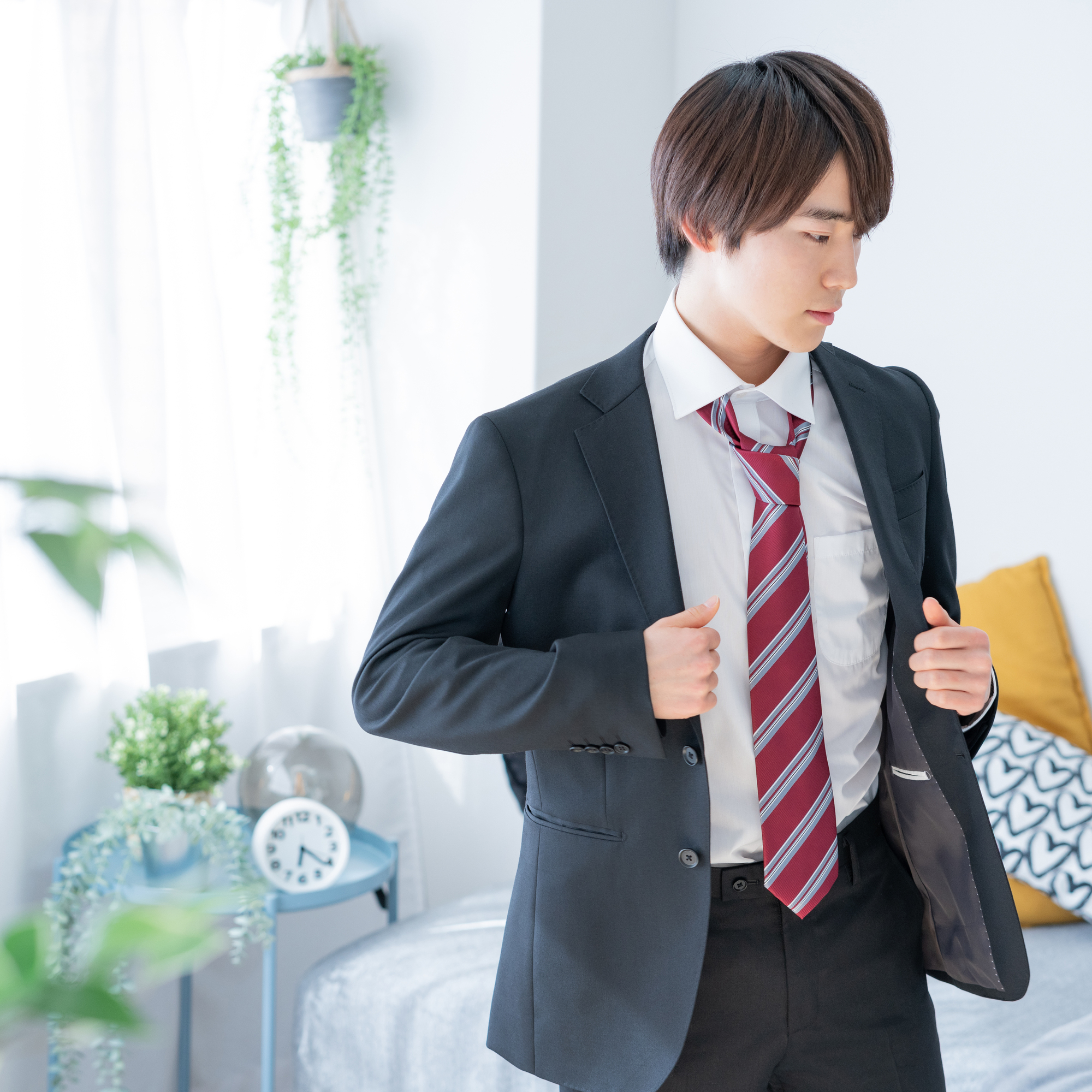 スーツを着ている男性